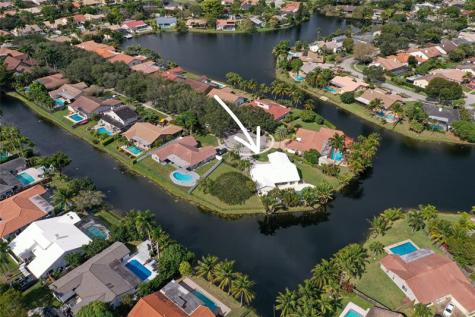 9800 NW 10th Court Plantation FL 33322