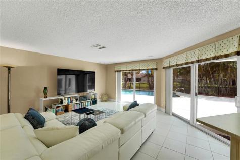 9800 NW 10th Court Plantation FL 33322