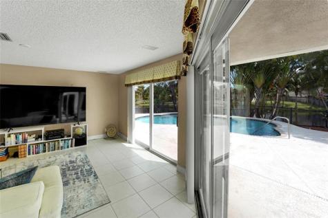 9800 NW 10th Court Plantation FL 33322