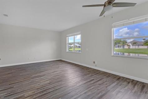 5230 E 1st Square Vero Beach FL 32968