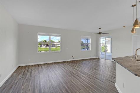 5230 E 1st Square Vero Beach FL 32968
