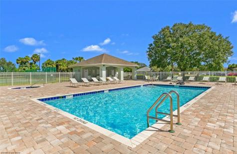 5230 E 1st Square Vero Beach FL 32968