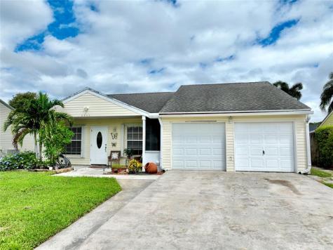 7782 Blairwood Circle N Lake Worth FL 33467
