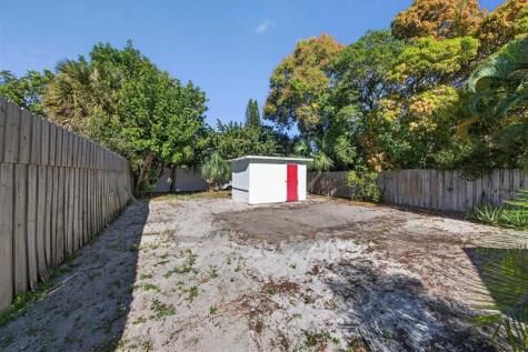 181 NE 15th Terrace Boca Raton FL 33432