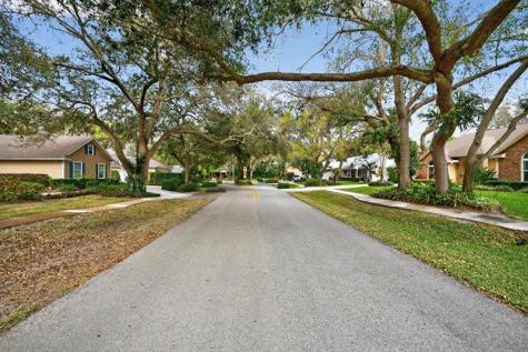 137 38TH Court Vero Beach FL 32968