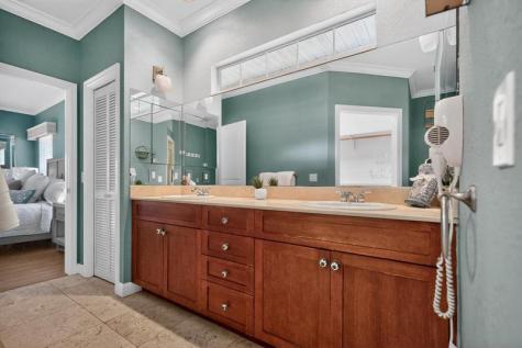 137 38TH Court Vero Beach FL 32968
