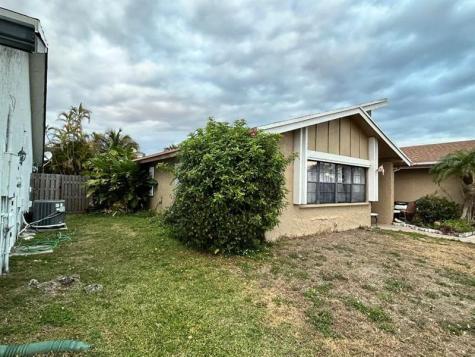 9711 NW 33rd Street Sunrise FL 33351
