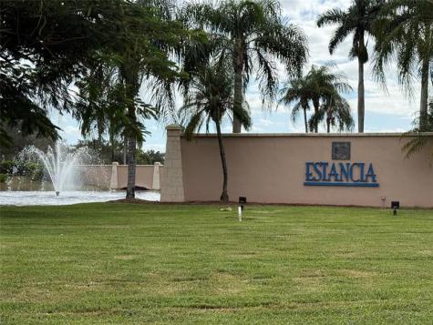 322 SW 193rd Avenue Pembroke Pines FL 33029