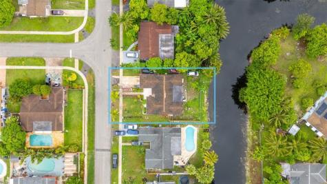 970 SW 67th Avenue North Lauderdale FL 33068