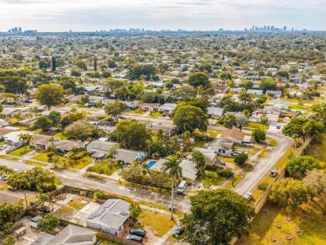 5372 NW 5th Avenue Oakland Park FL 33309