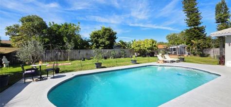 688 NW 100th Lane Coral Springs FL 33071