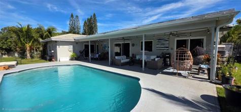 688 NW 100th Lane Coral Springs FL 33071