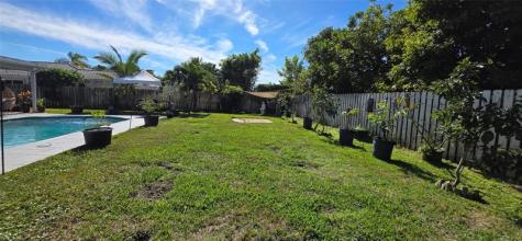688 NW 100th Lane Coral Springs FL 33071