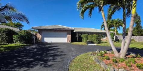 688 NW 100th Lane Coral Springs FL 33071