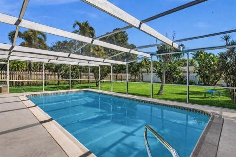 895 NW 87th Avenue Coral Springs FL 33071