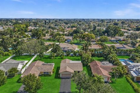 895 NW 87th Avenue Coral Springs FL 33071
