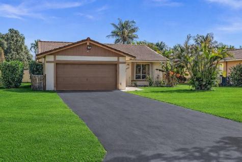 895 NW 87th Avenue Coral Springs FL 33071