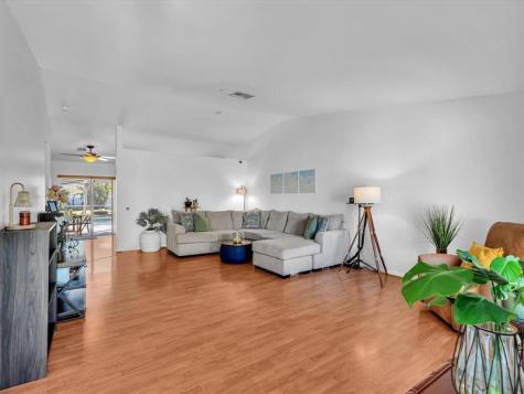 895 NW 87th Avenue Coral Springs FL 33071