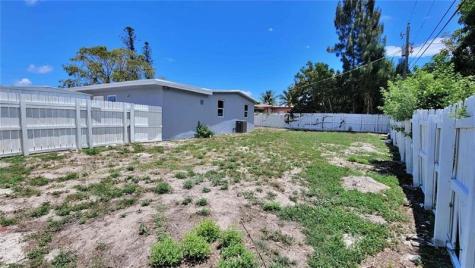 266 NE 42nd Street Deerfield Beach FL 33064