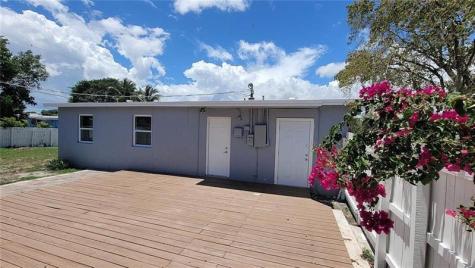266 NE 42nd Street Deerfield Beach FL 33064
