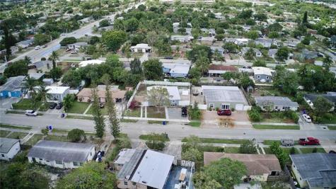 266 NE 42nd Street Deerfield Beach FL 33064