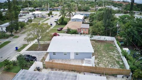 266 NE 42nd Street Deerfield Beach FL 33064