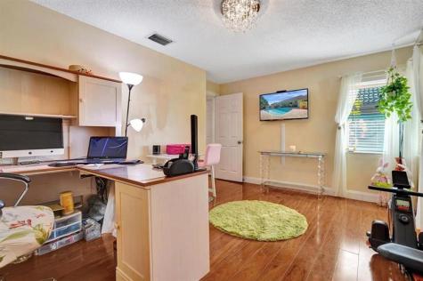 9924 NW 3rd Place Coral Springs FL 33071