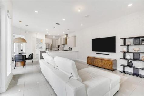 10595 S Lago Vista Circle Parkland FL 33076