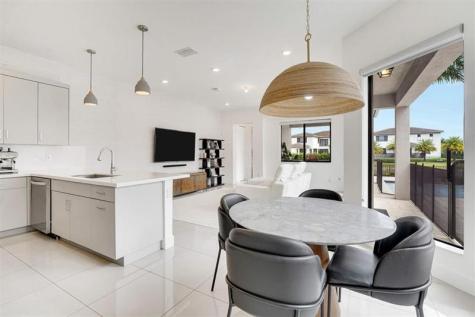 10595 S Lago Vista Circle Parkland FL 33076