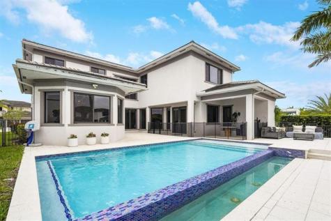 10595 S Lago Vista Circle Parkland FL 33076