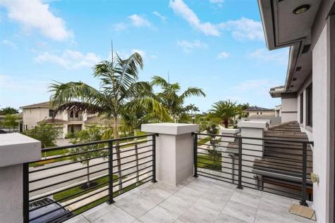 10595 S Lago Vista Circle Parkland FL 33076