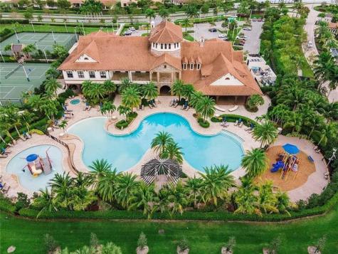 10595 S Lago Vista Circle Parkland FL 33076