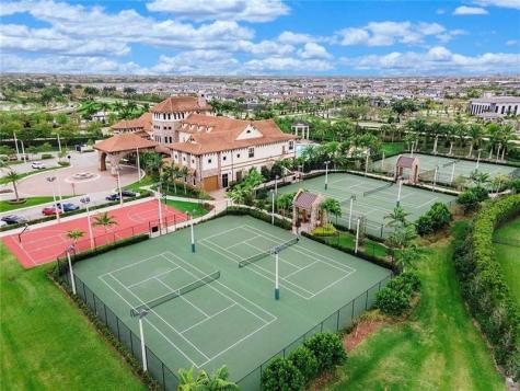 10595 S Lago Vista Circle Parkland FL 33076