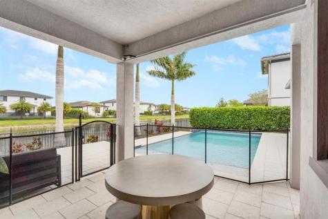 10595 S Lago Vista Circle Parkland FL 33076