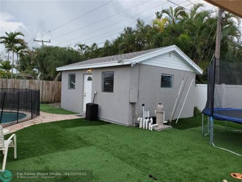 811 S Broadway Lantana FL 33462