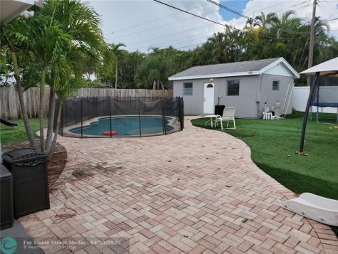 811 S Broadway Lantana FL 33462