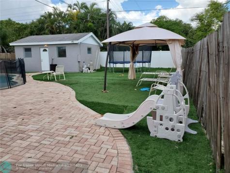 811 S Broadway Lantana FL 33462