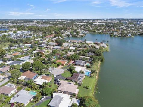 1774 NW 39th Place Oakland Park FL 33309