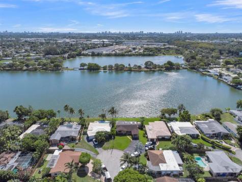 1774 NW 39th Place Oakland Park FL 33309