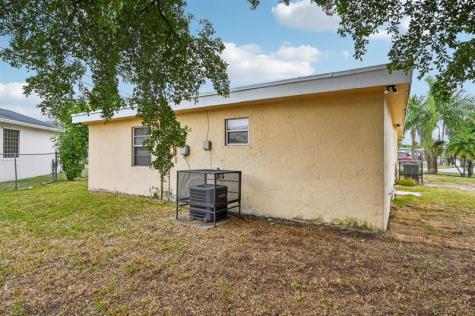 5618 Cinnamon Drive West Palm Beach FL 33415