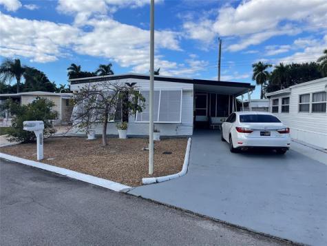 8621 SW 18th Court Davie FL 33324