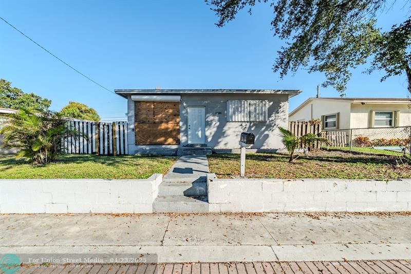 734 SW 4th Street Dania Beach FL 33004