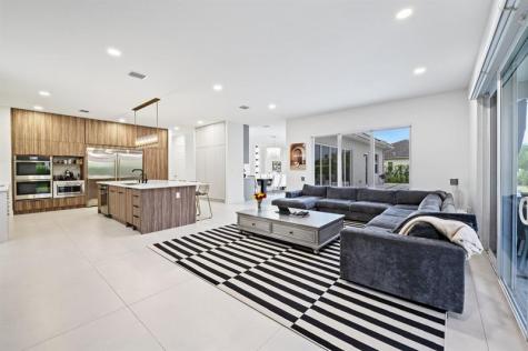 2001 Meadows Drive Davie FL 33324