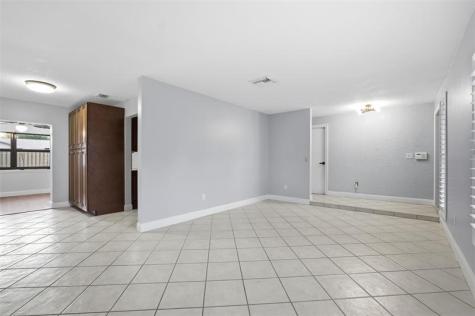2702 NW 98th Way Coral Springs FL 33065