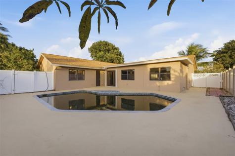 2702 NW 98th Way Coral Springs FL 33065
