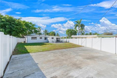 455 SW 14th Court Pompano Beach FL 33060
