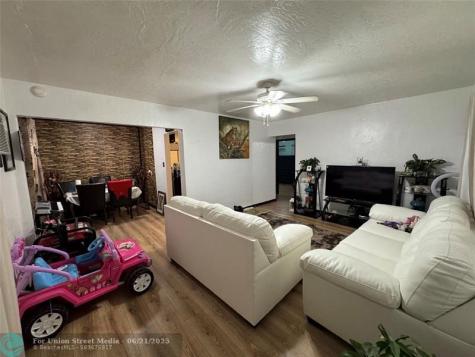 3913 SW 28th Street West Park FL 33023