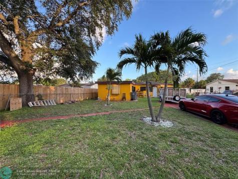 3913 SW 28th Street West Park FL 33023