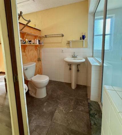 2048 SW 28th Terrace Fort Lauderdale FL 33312