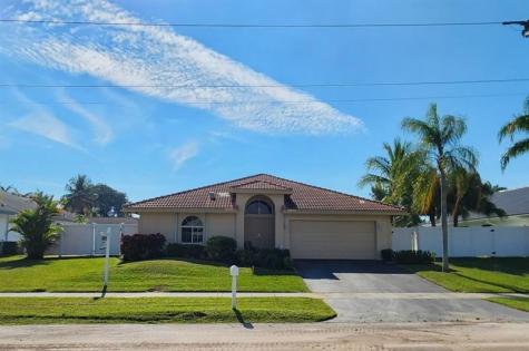 426 SE 3rd Place Dania Beach FL 33004